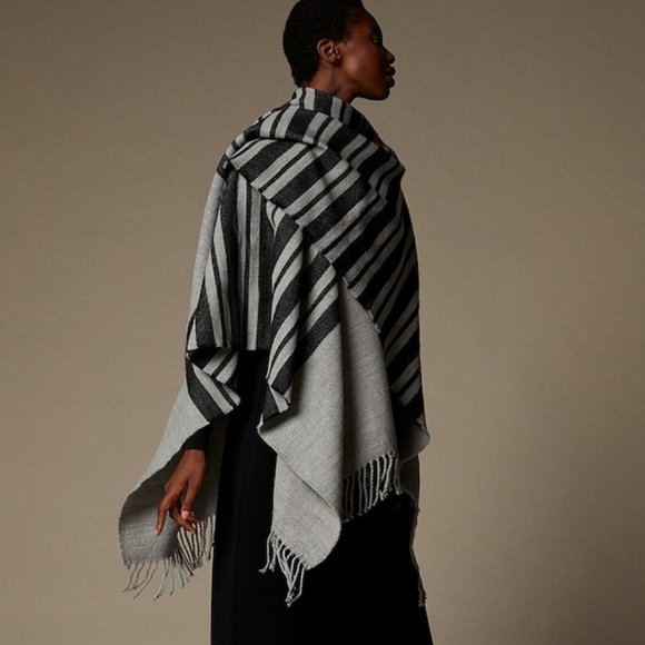 🍒 LOVE & LORE Variegated Stripe Wrap Poncho Soft Grey Heather O/S - Picture 1 of 8